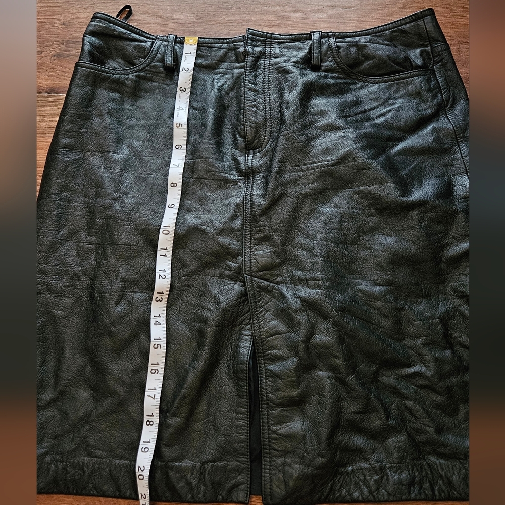 Vintage American Eagle Size 10 Y2k leather midskirt, slit zipper with Belt loops
